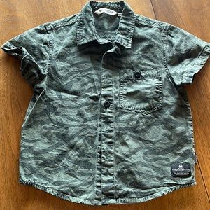 EUC Munster Kids Button Down Size 4